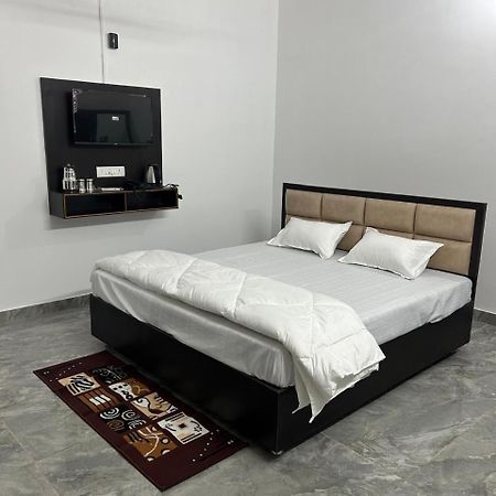 Shri Narayanam Guest House And Home Stay Ayodhya Экстерьер фото