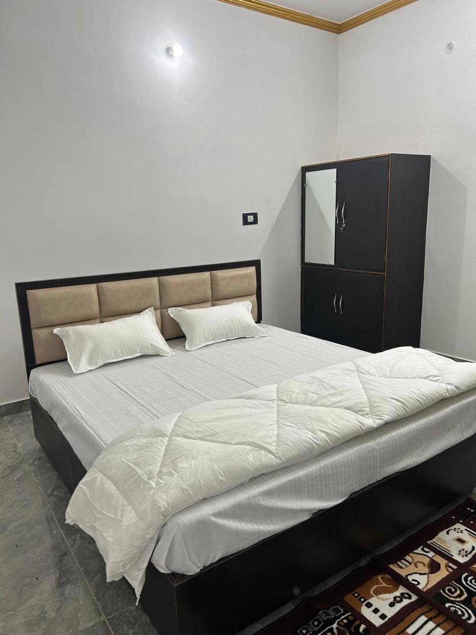 Shri Narayanam Guest House And Home Stay Ayodhya Экстерьер фото