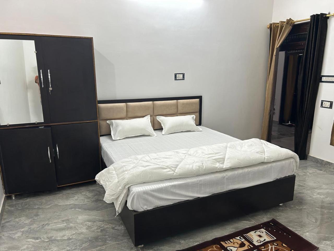 Shri Narayanam Guest House And Home Stay Ayodhya Экстерьер фото