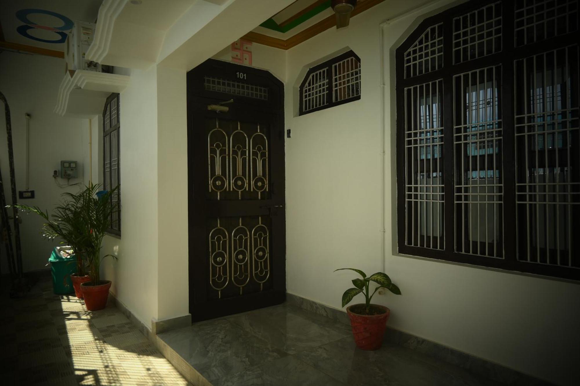 Shri Narayanam Guest House And Home Stay Ayodhya Экстерьер фото